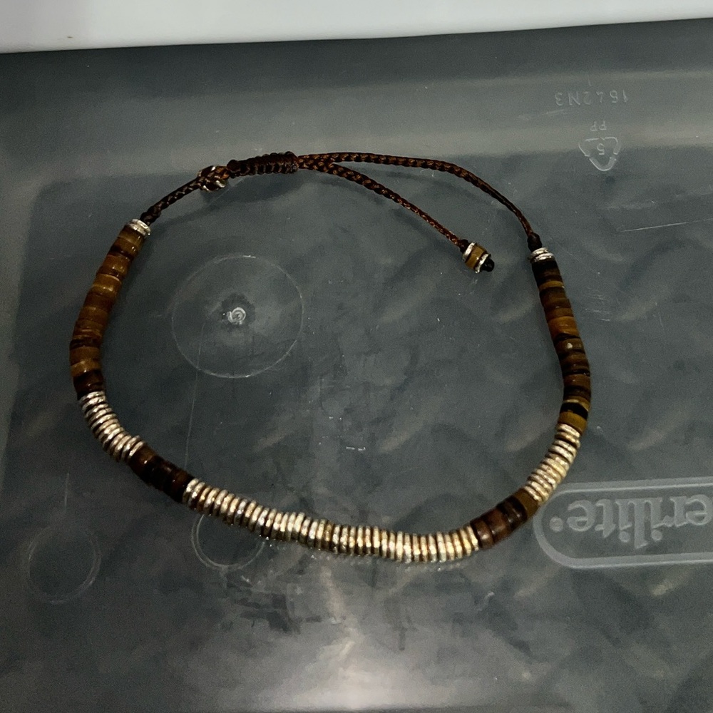 Rope style bracket with metal and other decor